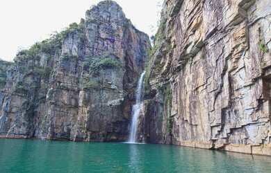 Imagem: O terreno possui 576m² de Área e está localizado em Shangryla