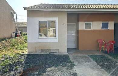 Imagem: A casa possui 2 Dormitórios, 1 Banheiro, 1 Vaga na garagem