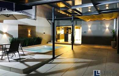 Imagem: A casa possui 2 Dormitórios, 1 Banheiro, 2 Vagas na garagem