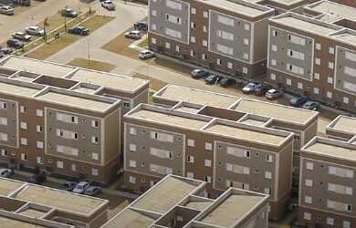 Imagem: O apartamento possui 2 Dormitórios, 1 Banheiro, 1 Vaga na garagem