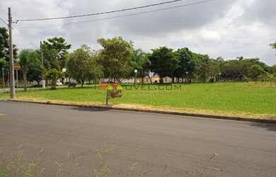 Imagem: O terreno possui 250m² de Área Privada e está localizado