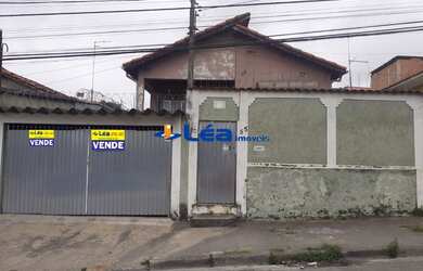 Imagem: A casa possui 2 Dormitórios, 1 Banheiro, 2 Vagas na garagem