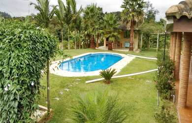 Imagem: A fazenda possui 4 Dormitórios, 2 Suítes, 4 Banheiros, 2 Vagas