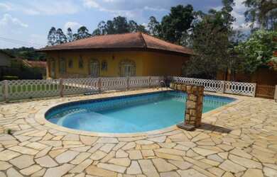 Imagem: A casa em condomínio possui 4 Dormitórios, 1 Suíte, 3 Banheiros