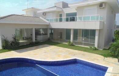 Imagem: A casa em condomínio possui 4 Dormitórios, 4 Suítes, 6 Banheiros