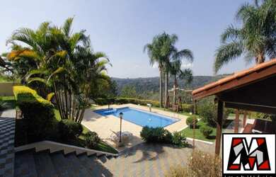 Imagem: A casa em condomínio possui 5 Dormitórios e 3 Suítes e está