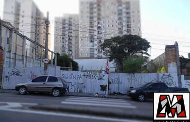 Imagem: O terreno possui 1.400m² de Área e está localizado em Centro