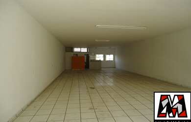 Imagem: A sala comercial possui 5 Banheiros, 340m² de Área e está