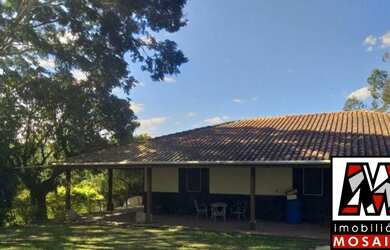 Imagem: A chácara possui 3 Dormitórios, 2 Banheiros, 15 Vagas na garagem