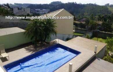 Imagem: A casa em condomínio possui 5 Dormitórios, 2 Suítes, 3 Banheiros