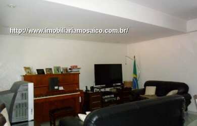 Imagem: A loja possui 3 Dormitórios, 1 Suíte, 5 Vagas na garagem