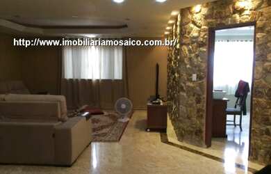 Imagem: A casa possui 4 Dormitórios, 2 Suítes, 5 Banheiros, 5 Vagas