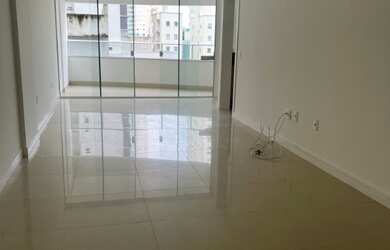 Imagem: O apartamento possui 3 Dormitórios, 1 Suíte, 2 Vagas na garagem