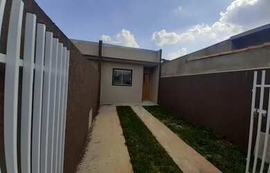 Imagem: A casa possui 2 Dormitórios, 1 Banheiro, 1 Vaga na garagem