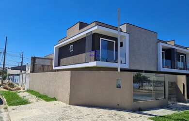 Imagem: A casa possui 3 Dormitórios, 2 Banheiros, 3 Vagas na garagem