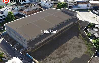 Imagem: A loja possui 4 Banheiros, 8 Vagas na garagem, 3.156m² de Área