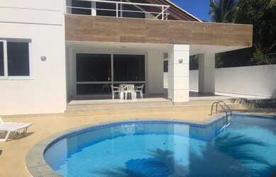 Imagem: A casa em condomínio possui 4 Dormitórios, 4 Suítes, 5 Banheiros