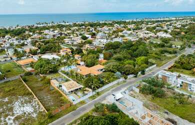 Imagem: A chácara possui 4 Dormitórios, 2 Suítes, 6 Banheiros, 8