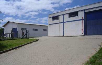 Imagem: O depósito possui 2 Banheiros, 2.660m² de Área e está localizado