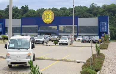 Imagem: O depósito possui 127 Vagas na garagem, 14.000m² de Área