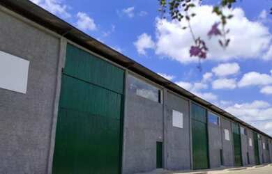 Imagem: O depósito possui 2 Banheiros, 18.000m² de Área, 500m² de