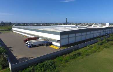 Imagem: O depósito possui 4 Banheiros, 6 Vagas na garagem, 48000m²