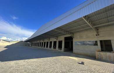 Imagem: O depósito possui 8 Banheiros, 30 Vagas na garagem, 16.000m²