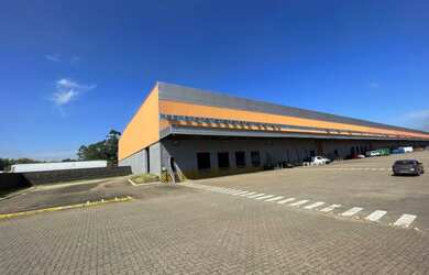 Imagem: O depósito possui 2 Banheiros, 4 Vagas na garagem, 45.000m²