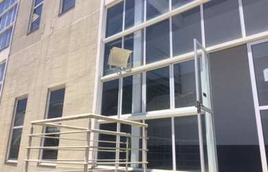 Imagem: O depósito possui 4 Banheiros, 4 Vagas na garagem, 30.000m²