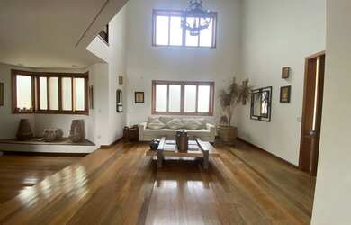 Imagem: A casa em condomínio possui 3 Dormitórios, 3 Suítes, 7 Banheiros