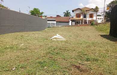 Imagem: O terreno possui 440m² de Área Privada e está localizado