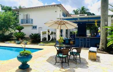 Imagem: A casa em condomínio possui 4 Dormitórios, 3 Suítes, 5 Banheiros