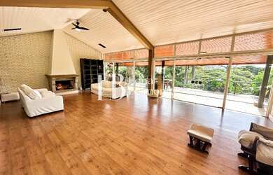 Imagem: A casa em condomínio à venda possui 3 Dormitórios, 3 Suítes