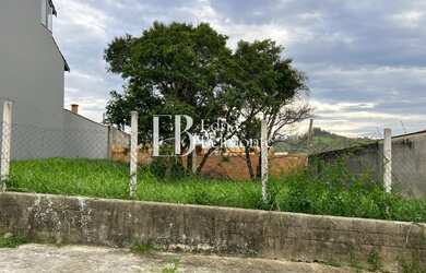 Imagem: O terreno possui 400m² de Área Privada e está localizado