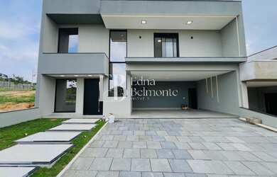 Imagem: A casa em condomínio possui 4 Dormitórios, 4 Suítes, 5 Banheiros