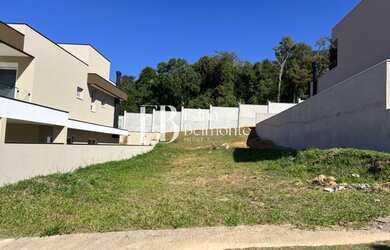 Imagem: O terreno possui 600m² de Área Privada e está localizado