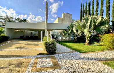 Imagem: A casa em condomínio possui 3 Dormitórios, 3 Suítes, 6 Banheiros