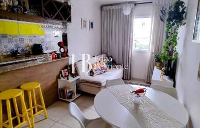 Imagem: O apartamento possui 2 Dormitórios, 1 Banheiro, 1 Vaga na garagem