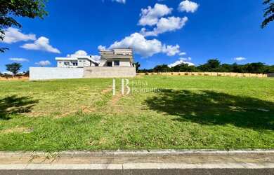 Imagem: O terreno possui 459m² de Área Privada e está localizado