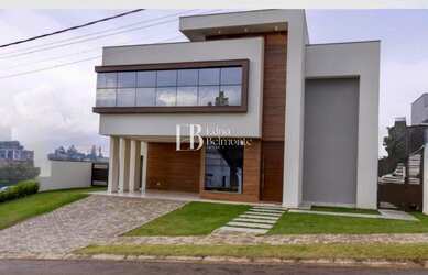 Imagem: A casa em condomínio possui 4 Dormitórios, 4 Suítes, 6 Banheiros