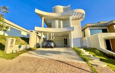 Imagem: A casa em condomínio possui 3 Dormitórios, 3 Suítes, 5 Banheiros