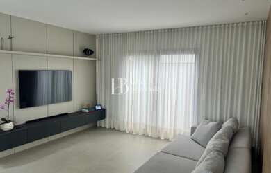 Imagem: A casa em condomínio possui 4 Dormitórios, 4 Suítes, 6 Banheiros