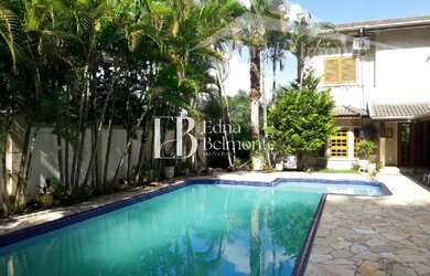 Imagem: A casa possui 4 Dormitórios, 4 Suítes, 6 Banheiros, 5 Vagas