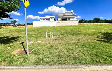 Imagem: O terreno possui 451m² de Área Privada e está localizado