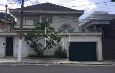 Imagem: A casa possui 4 Dormitórios, 8 Banheiros, 4 Vagas na garagem