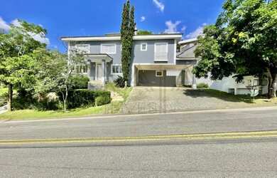 Imagem: A casa em condomínio possui 4 Dormitórios, 4 Suítes, 6 Banheiros