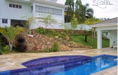 Imagem: A casa possui 5 Dormitórios, 4 Suítes, 6 Banheiros, 12 Vagas