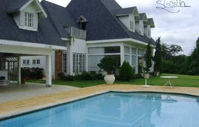 Imagem: A casa possui 4 Dormitórios, 4 Suítes, 7 Banheiros, 10 Vagas