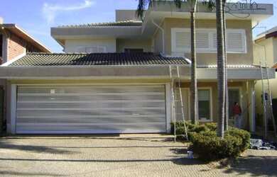 Imagem: A casa em condomínio possui 4 Dormitórios, 4 Suítes, 5 Vagas