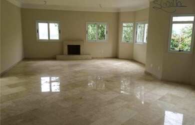 Imagem: A casa em condomínio possui 4 Dormitórios, 4 Suítes, 8 Banheiros